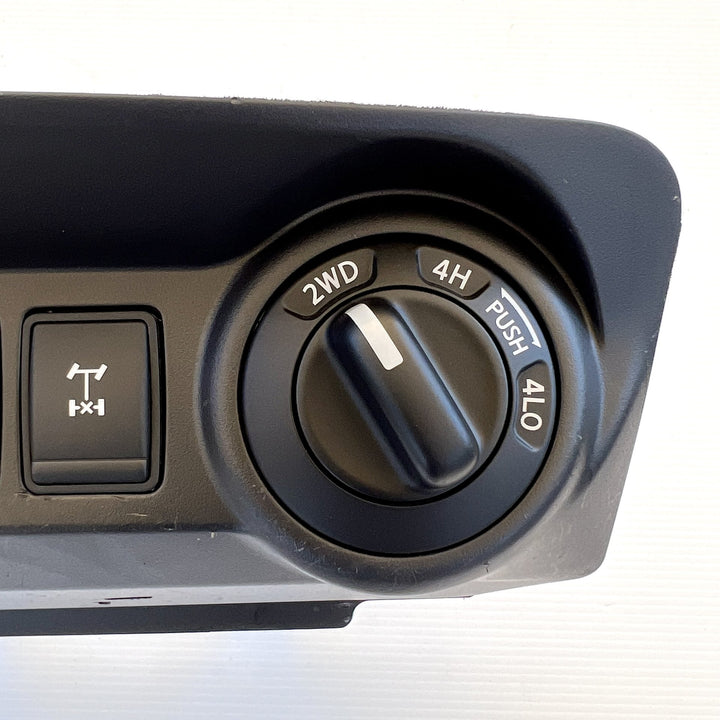 2017 Nissan Navara  ST 2.3 Diesel Automatic - 4WD Engagement Switch 682464JA0A