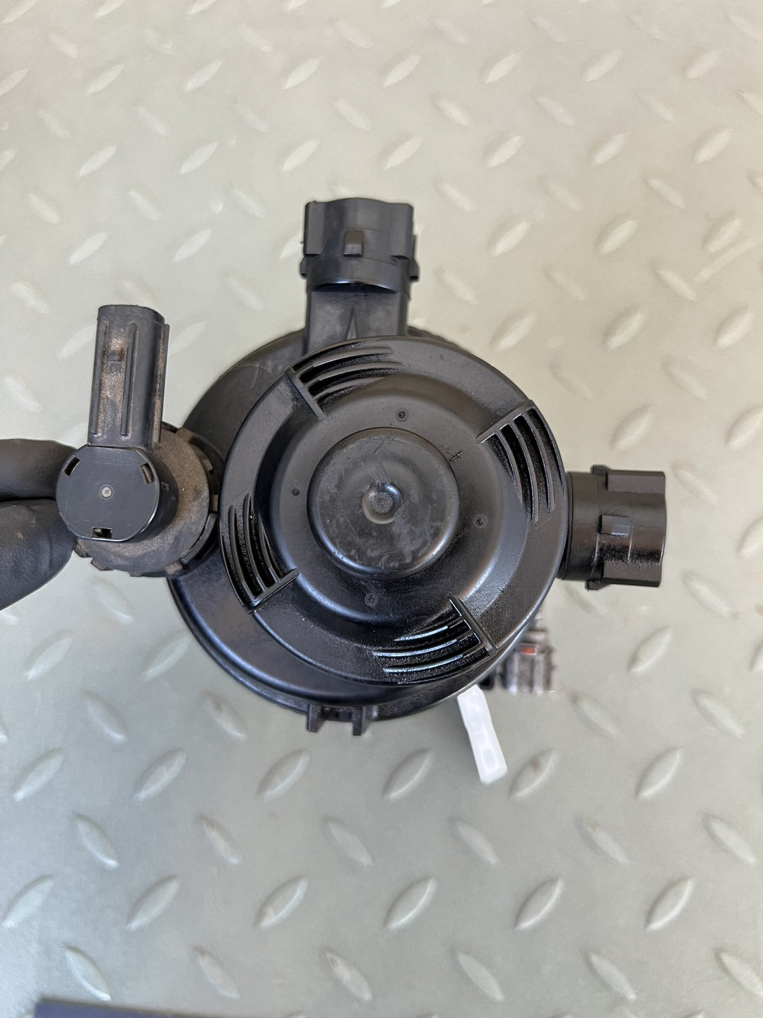 Mar 2005 to Apr 2019- Toyota Hiace TRH KDH- Fuel Filter Housing