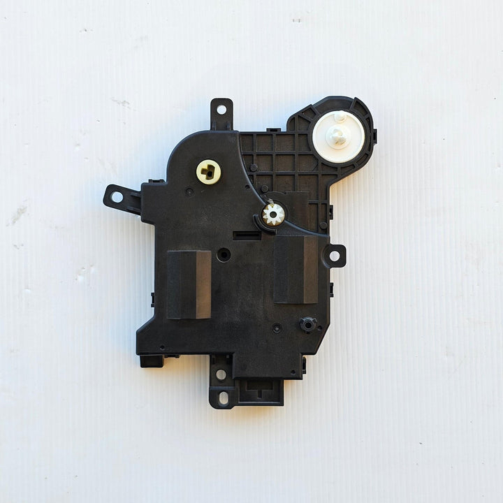 2021 Toyota Corolla MZEA12R - Heater Flap Motor PN: 0638009013