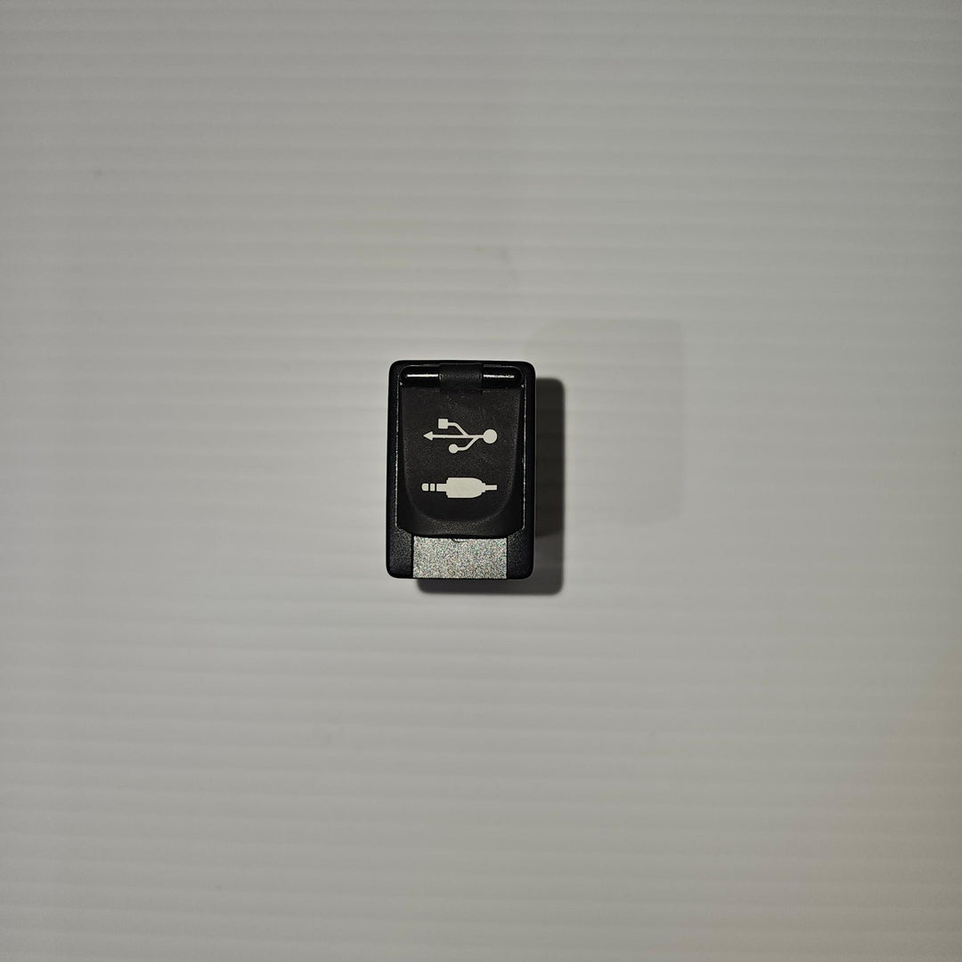 2012-2018 Toyota RAV4 GXL USB/Auxiliary Port