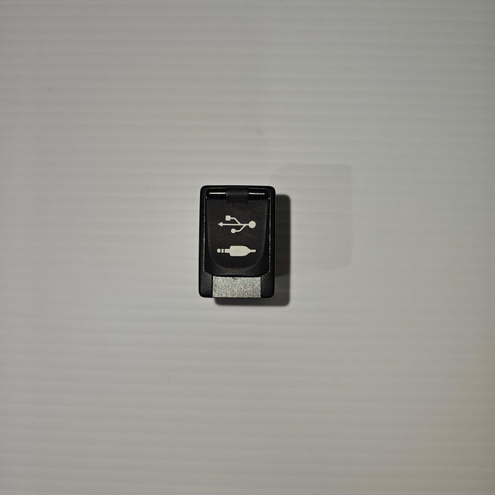 2012-2018 Toyota RAV4 GXL USB/Auxiliary Port