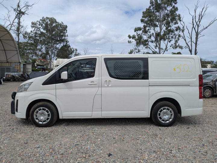 2022 Toyota Hiace H300 JTFRA3APX08042895 - Automatic Transmission
