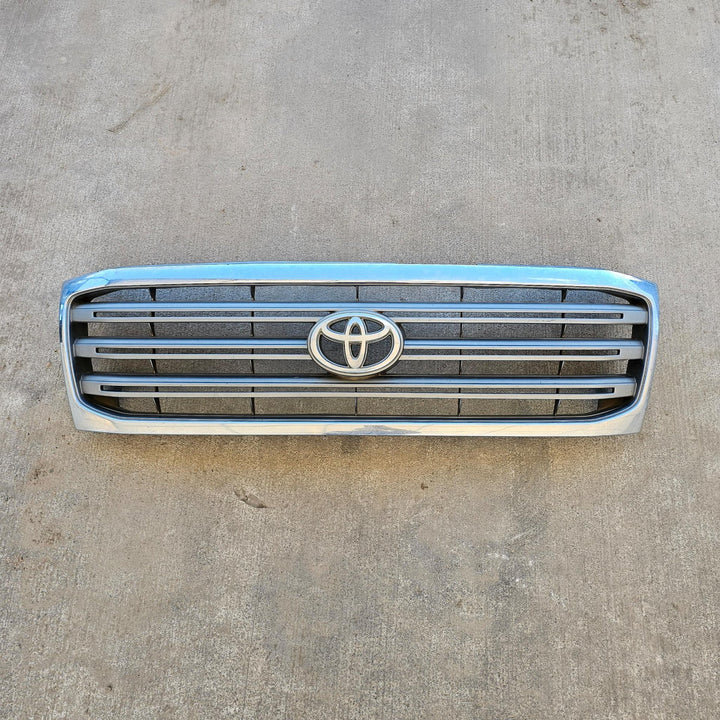 2002-2005 Toyota Land Cruiser Radiator Grille