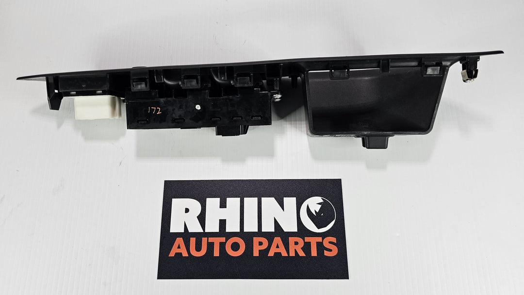 2020 Mitsubishi Outlander III ZL Black Edition 2.4 Petrol Automatic CVT - Power Window Switch 8608A416