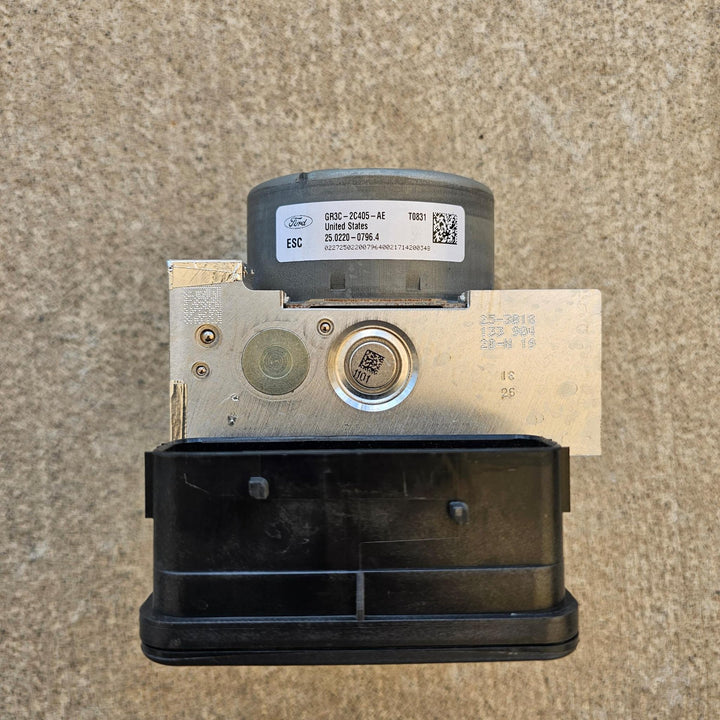 2017 Ford Mustang FM 1FA6P8CF3H5324410 - ABS Pump/Modulator PN: GR3C2C219BE