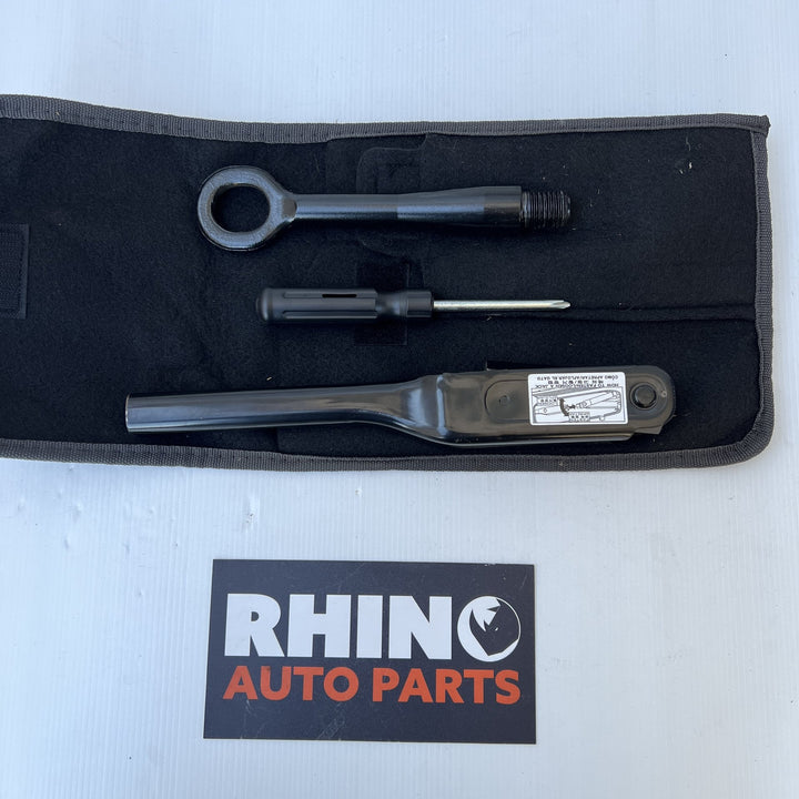 Nov 2007 to Mar 2021- Hyundai iLoad TQ- Jack/Tool Kit