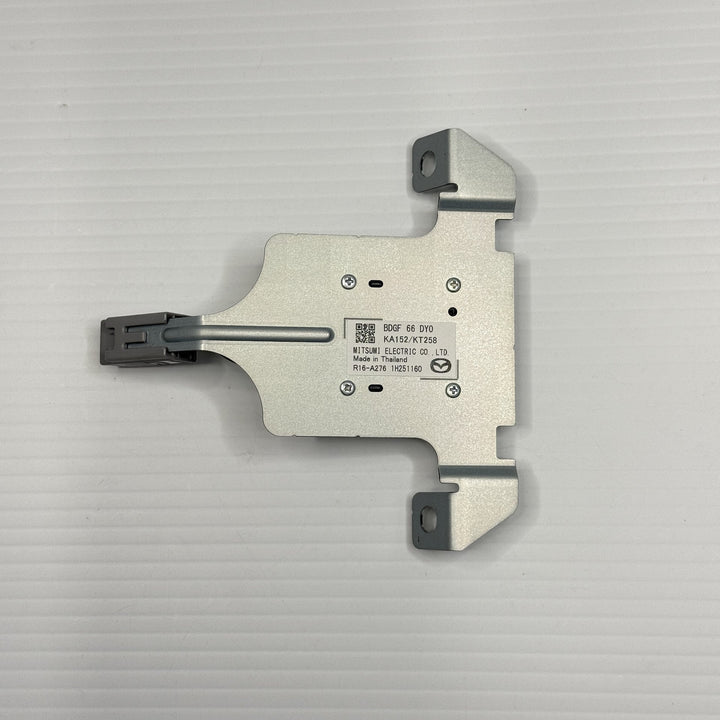 Oct 2019 to Current - Mazda CX-30 DM - Antenna
