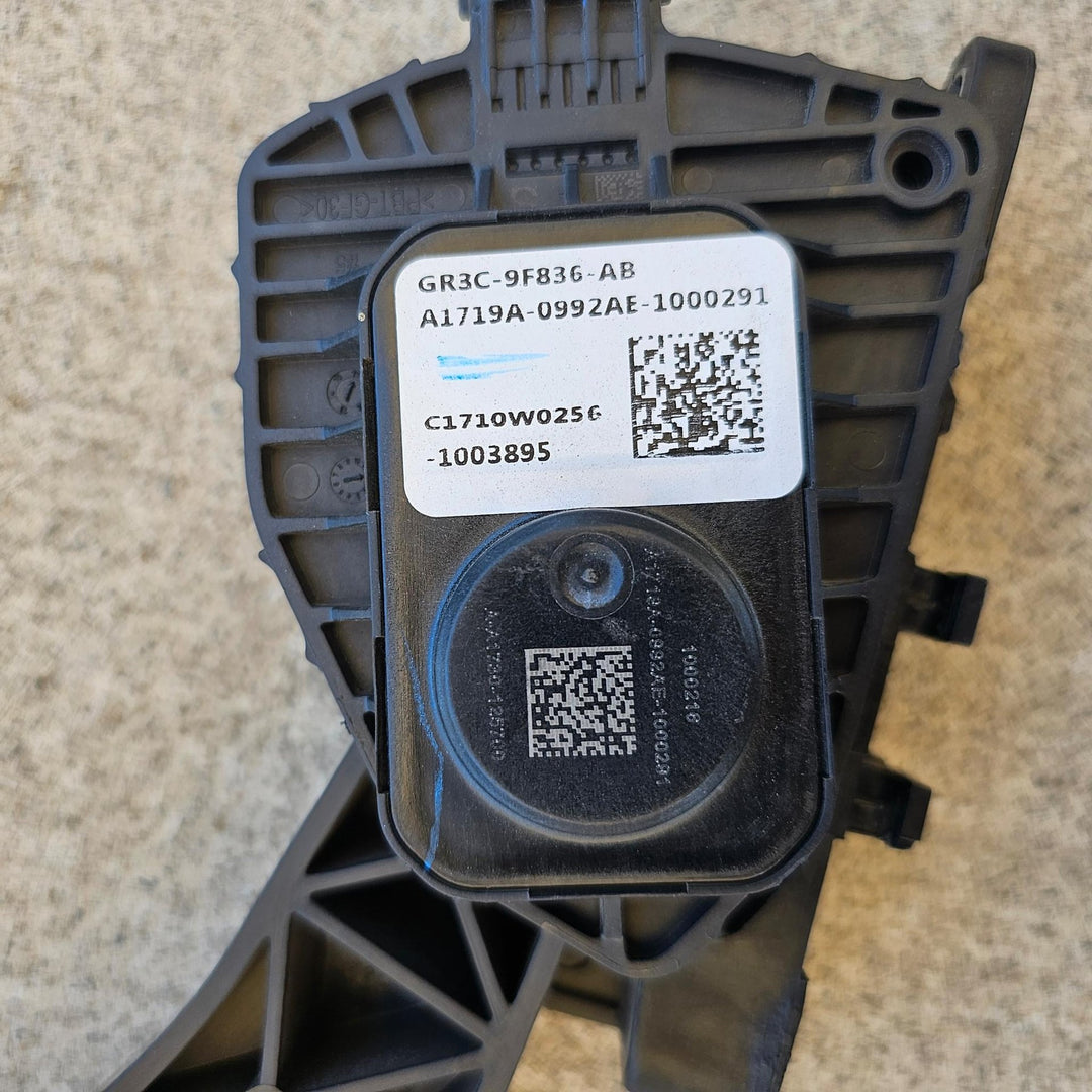 2017 Ford Mustang FM 1FA6P8CF3H5324410 - Accelerator Pedal PN: GR3C9F836AB