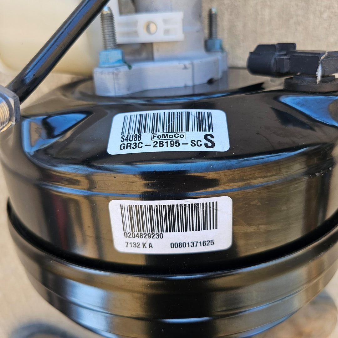 2017 Ford Mustang FM 1FA6P8CF3H5324410 - Brake Booster PN: GR3C2B195SC