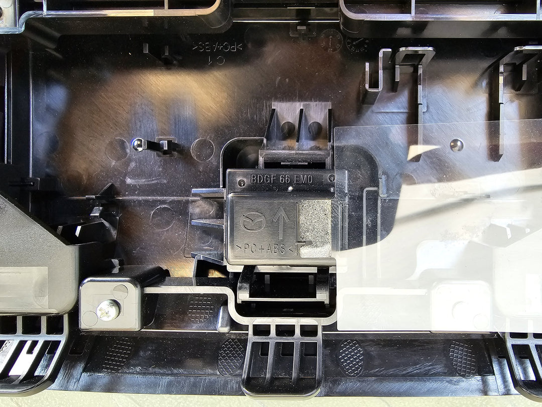 2019 Mazda Mazda3 BP JM0BP2HLA01103327 - Courtesy Light PN: BCJH9D02