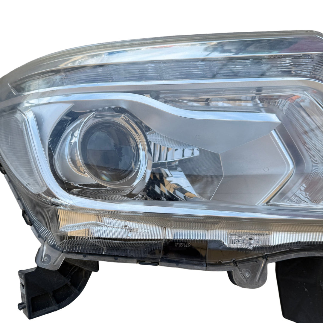 2015-2020 Nissan Navara ST Right Headlight