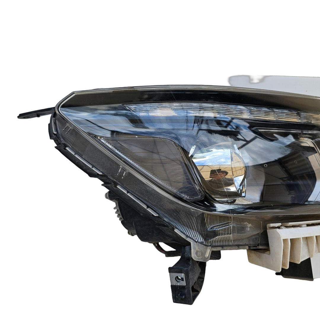 2020 Nissan NP300 Navara - Right Headlight PN: HASA01720541
