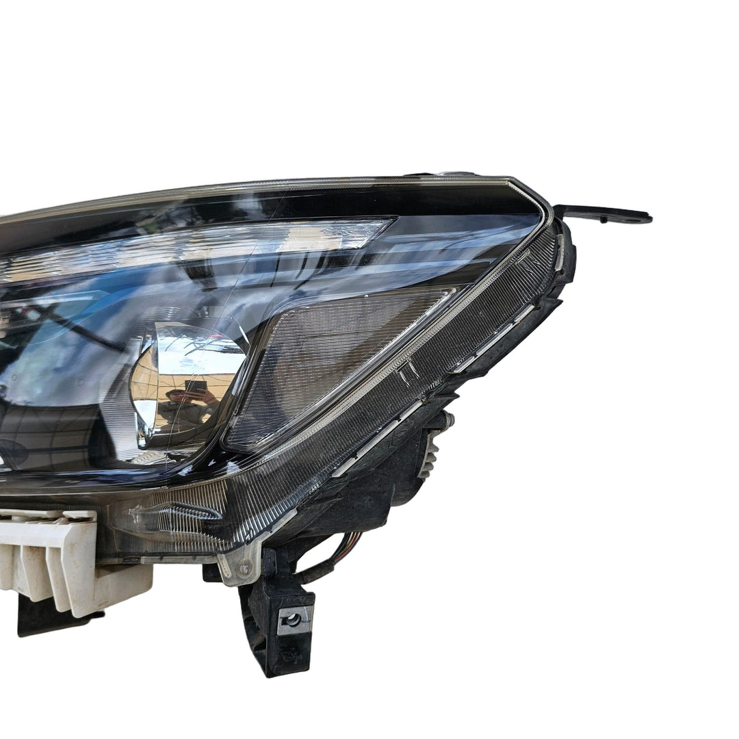 2020 Nissan NP300 Navara - Left Headlight PN: HASA01920736
