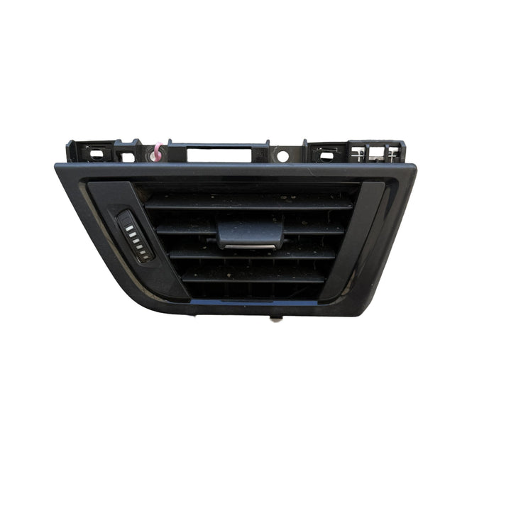 2014 BMW 420i - Left Dash Air Vent PN: 923197013