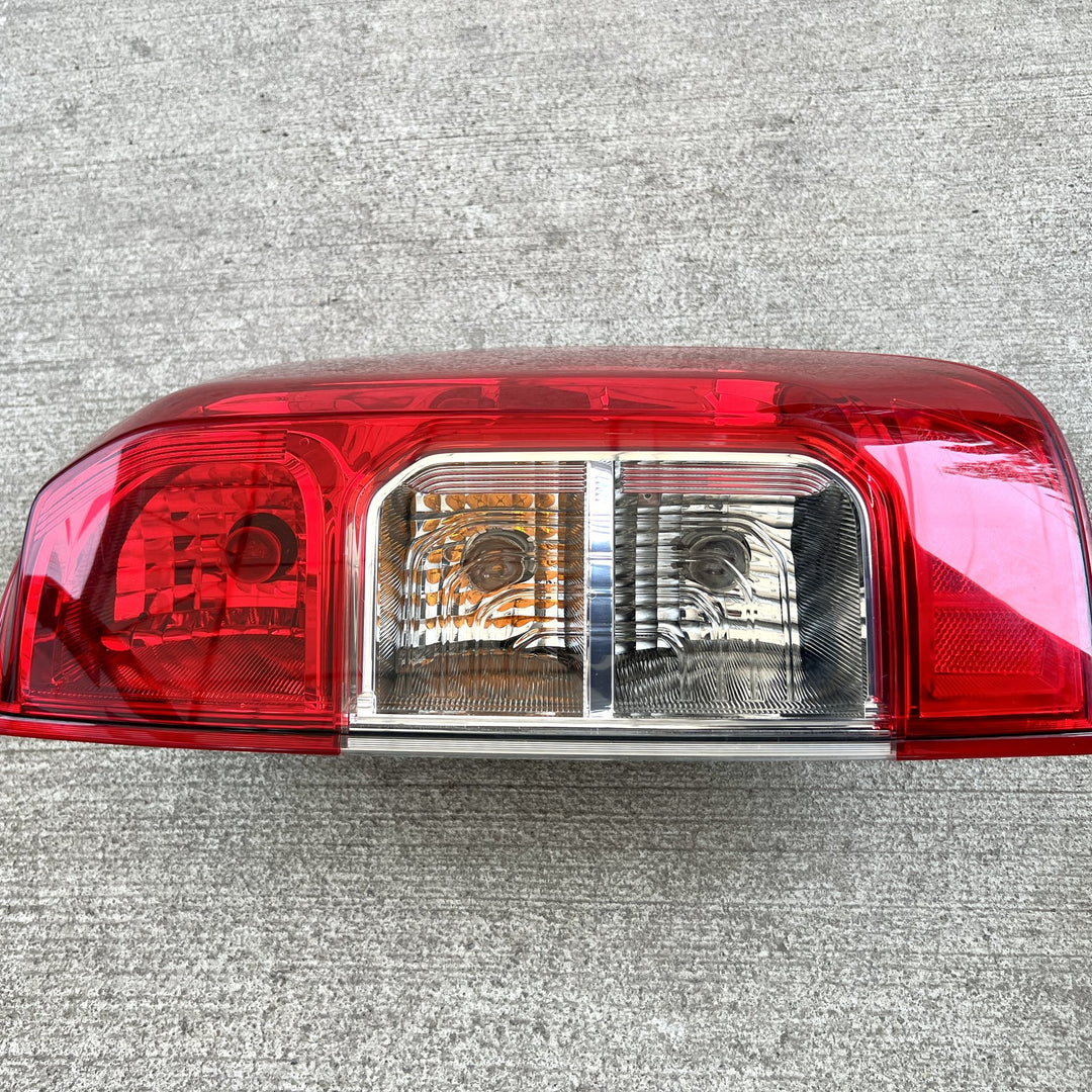 2017 Nissan Navara  ST 2.3 Diesel Automatic - Right Taillight DOESNOTAPPLY
